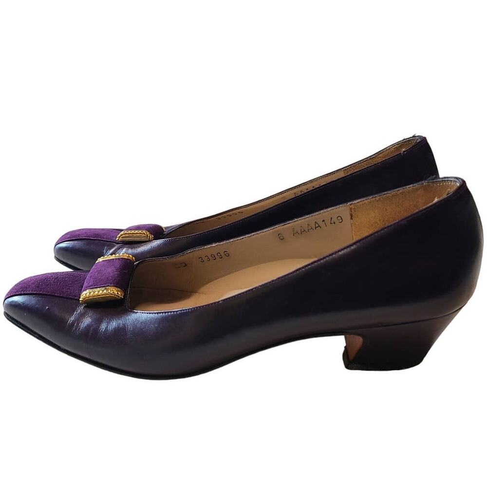 Vintage SALVATORE FERRAGAMO Purple Leather & Suede Pumps 6 AAAA Extra Narrow